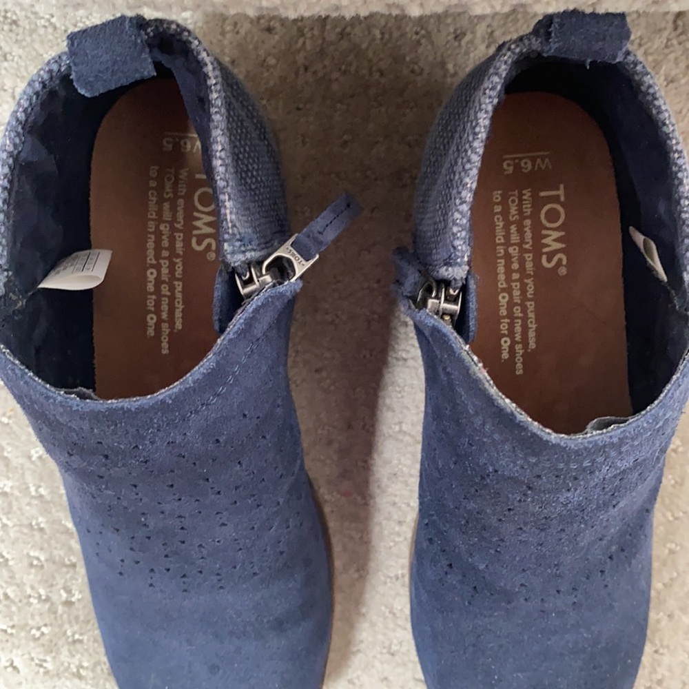 Toms Navy Ankle Boots Sz 6.5 EUC - Picture 3 of 5